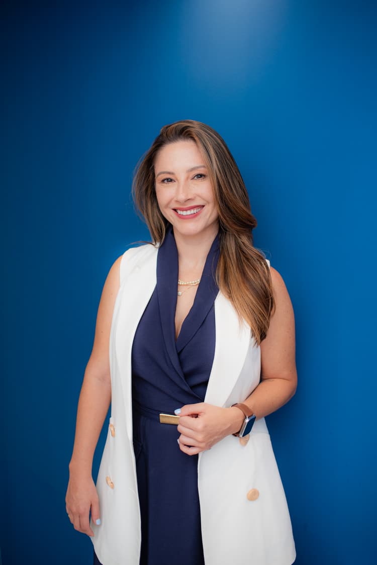 Dra. Daniela Zambrano em atendimento